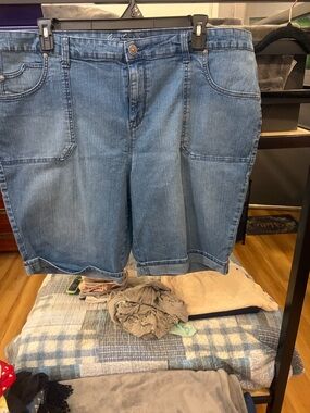 Gloria Vanderbilt Light Blue Denim Bermuda Shorts